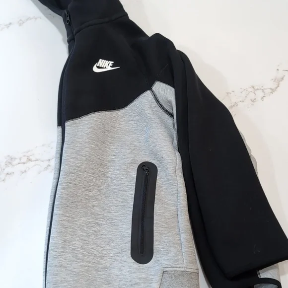Youth Large Nike Tech Hoodie - Picture 4 of 5